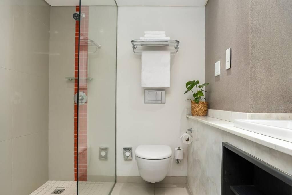 Central Modern City Escape Apartment! Cape Town Exterior photo