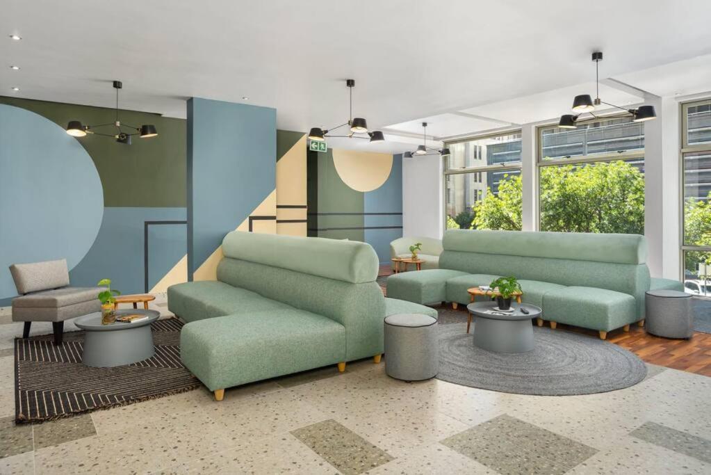 Central Modern City Escape Apartment! Cape Town Exterior photo